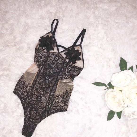 Tops - Mesh flower bodysuit